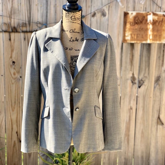 TAHARI 2 Button Blazer in Gray size 6 - Picture 6 of 8